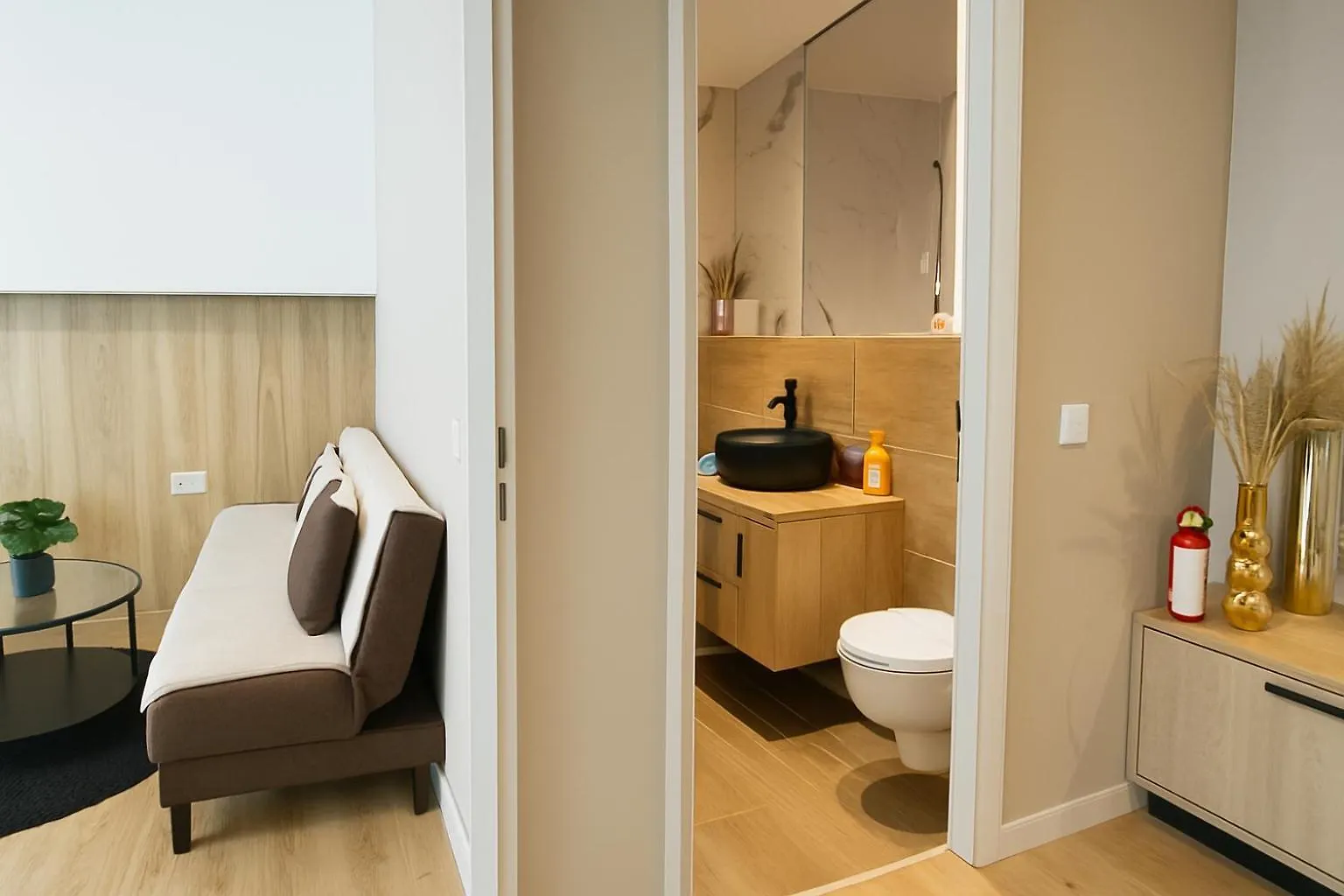 Wood Exclusive Studio Bukareszt 0*,